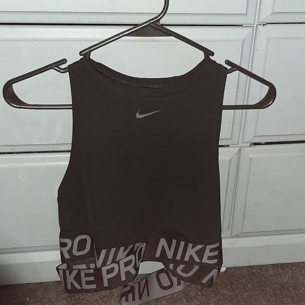 Nike sports bra/ crop top